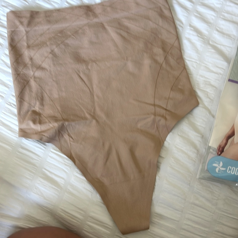 Woman’s SHAPEWEAR High waisted thong Size M Color Beige